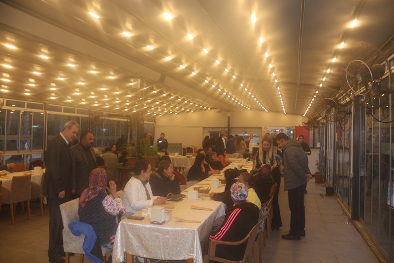 Kaymakamız Baha BAŞÇELİK, Yetim/Öksüz Çocuklarımız, Gazilerimiz, Şehit Aileleri ve Depremzede Vatandaşlarımız İle İftar Yemeğinde Bir Araya Geldi. 
